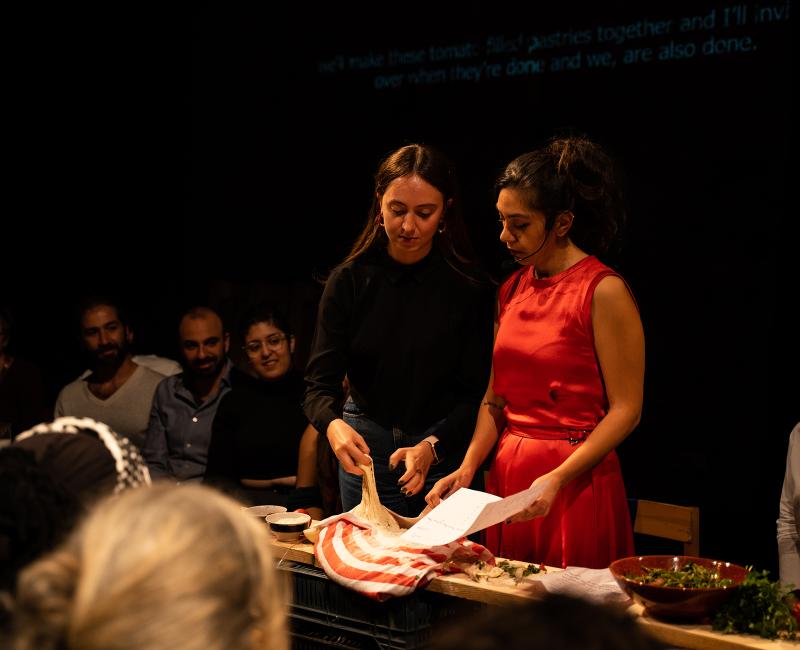 Photographie du spectacle Chaussons à la tomate d'Hiba Najem
